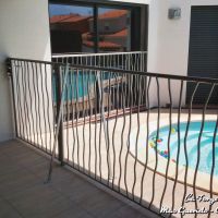 Protection piscine barreaux effets tordus forge catalane 3