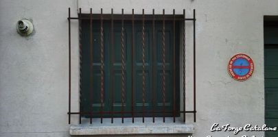 grille protection fixe barreaux droits torsades alternance fer Forge Catalane Cabestany