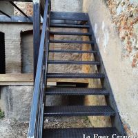 escalier double limon lateraux marches tole larmee forge catalane